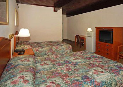 Lodge Econo Near Capital -university